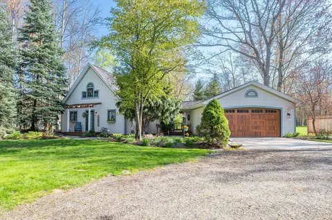 9362 Clubhouse Dr W, Canadian Lakes, MI 49346