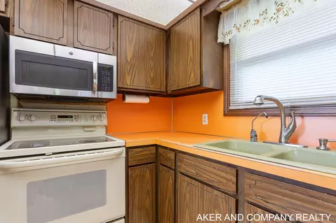 8091 Warner St, Allendale, MI 49401 photo 29