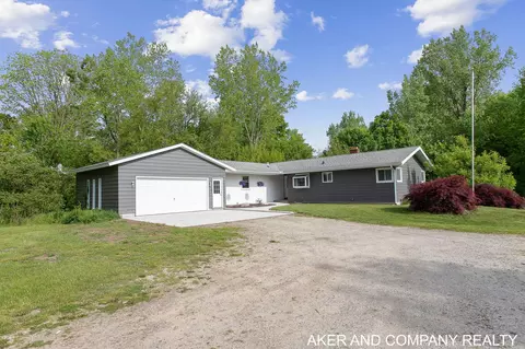 8091 Warner St, Allendale, MI 49401 photo 2