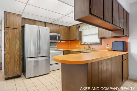 8091 Warner St, Allendale, MI 49401 photo 26
