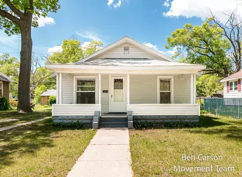2833 Hoyt St, Muskegon Heights, MI 49444