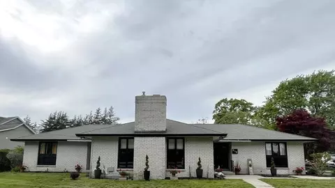 652 Ruddiman Dr, Muskegon, MI 49445