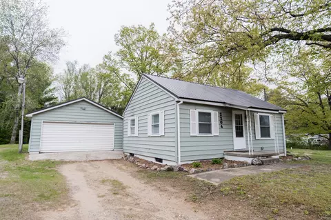 2204 W Surrey Rd, Farwell, MI 48622