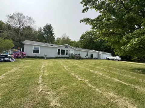 28 70th St, South Haven, MI 49090
