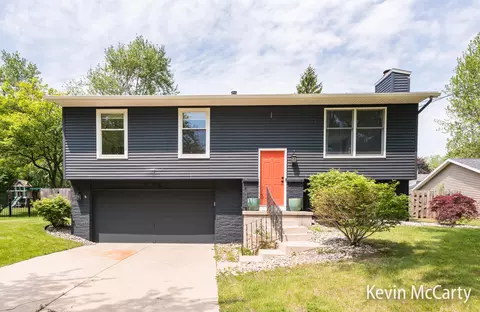 1731 Edgewood Ave SE, Grand Rapids, MI 49506