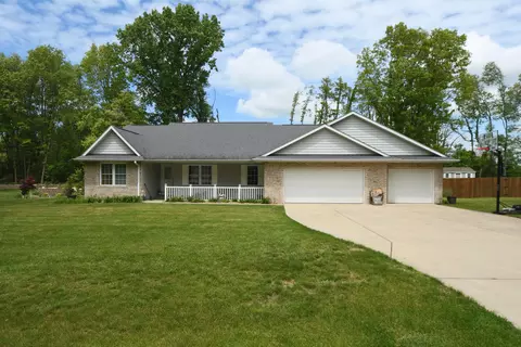 32718 Robin Rd, Paw Paw, MI 49079