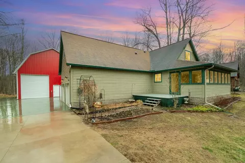 4741 Pine Run Dr, Farwell, MI 48622
