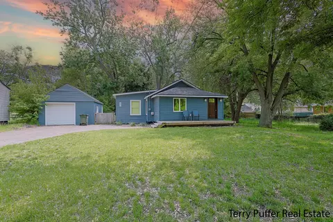 987 Oak Ave, Muskegon, MI 49442