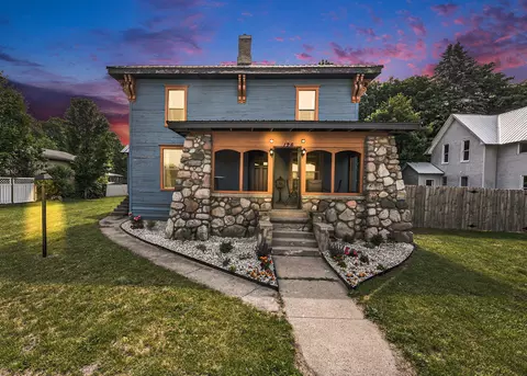 126 N White St, Howard City, MI 49329