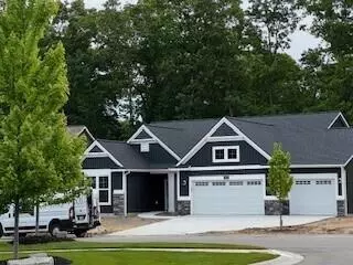 17506 Shinnecock Dr, Spring Lake, MI 49456