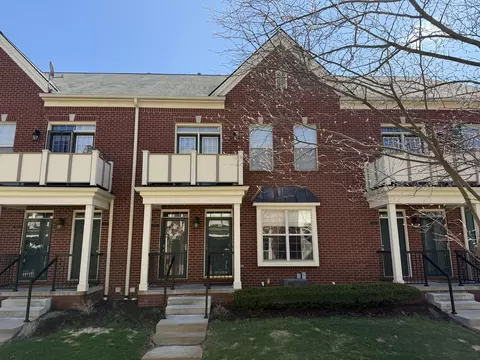 1184 Fountain View Cir, South Lyon, MI 48178
