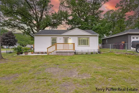 1287 Quarterline Rd, Muskegon, MI 49442