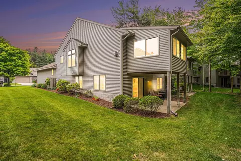 541 Tournament Cir #14, Norton Shores, MI 49444