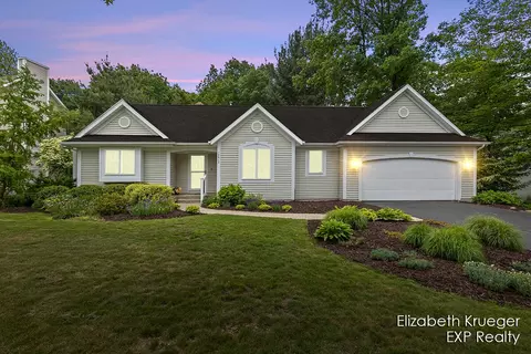 14612 Woodpine Dr, Holland, MI 49424