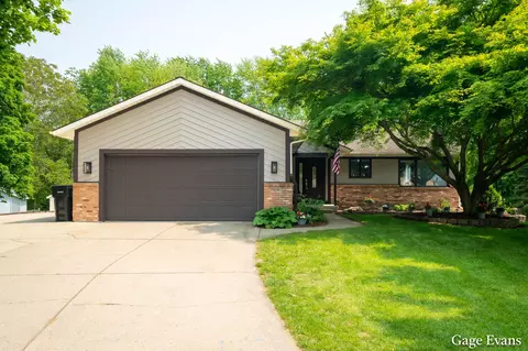 3022 Pine Meadow Dr SW, Grandville, MI 49418