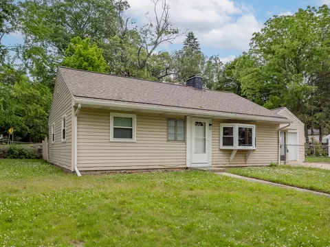 909 Royce Ave, Kalamazoo, MI 49001