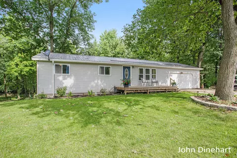 9441 Michelle Dr, Crystal, MI 48818