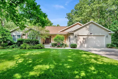 65 Kendra Ct SE, Lowell, MI 49331
