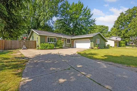 6144 Del Cano Dr SE, Grand Rapids, MI 49546