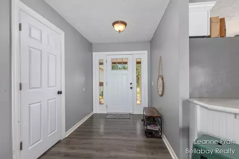 127 Hamilton Ln, Dowling, MI 49050 photo 11