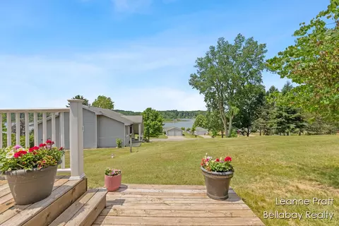127 Hamilton Ln, Dowling, MI 49050 photo 9