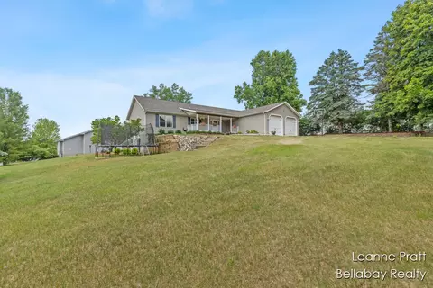 127 Hamilton Ln, Dowling, MI 49050 photo 5