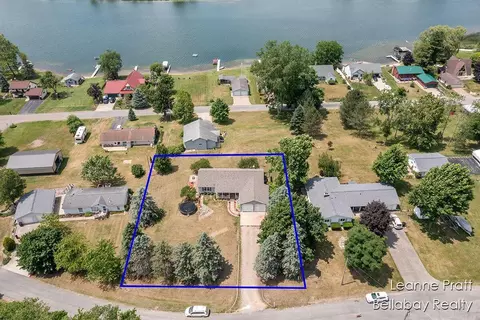 127 Hamilton Ln, Dowling, MI 49050 photo 2