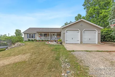127 Hamilton Ln, Dowling, MI 49050 photo 4