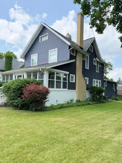 423 E Prairie St, Vicksburg, MI 49097