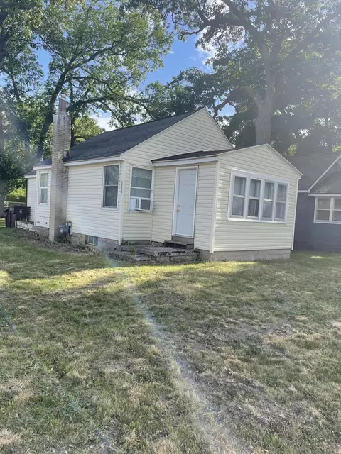 1111 S Quarterline Rd, Muskegon, MI 49442