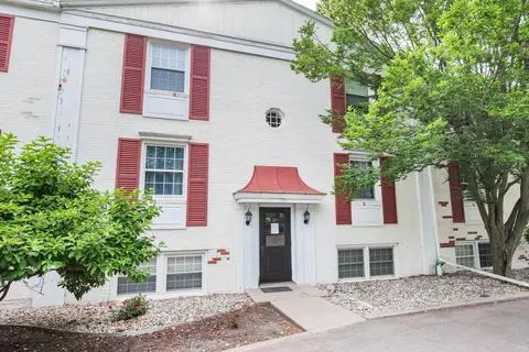 724 Garland Cir #D, Kalamazoo, MI 49008