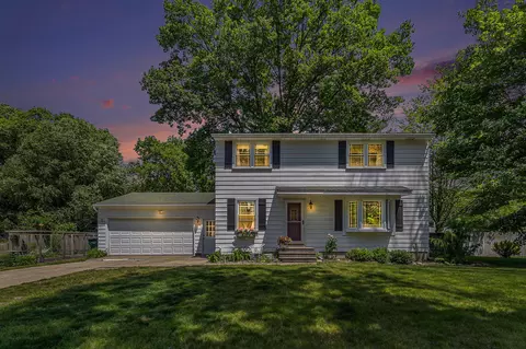 17885 Oakhill Ct, Grand Haven, MI 49417