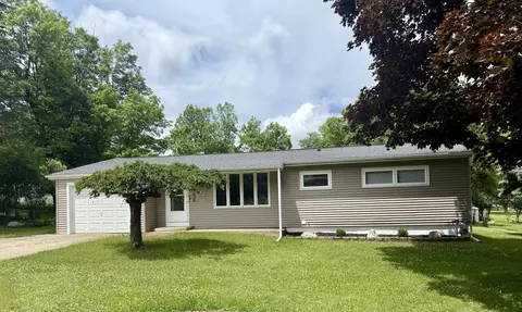 303 Scenic Dr, Hillsdale, MI 49242