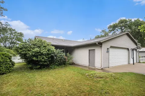 27418 Orchard Dr, Sturgis, MI 49091