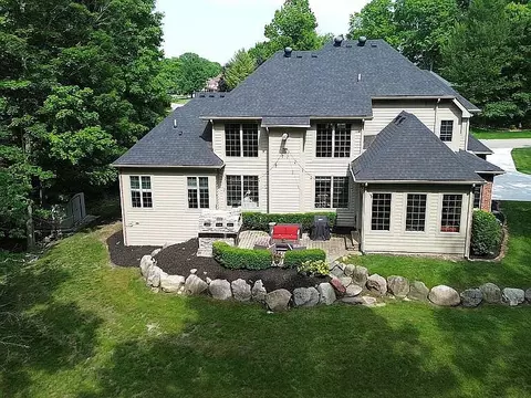 8255 Shady Brook Ln, Flushing, MI 48433 photo 4