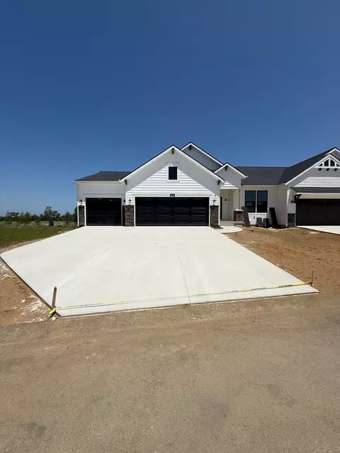14219 Phoenix Pl, Holland, MI 49424
