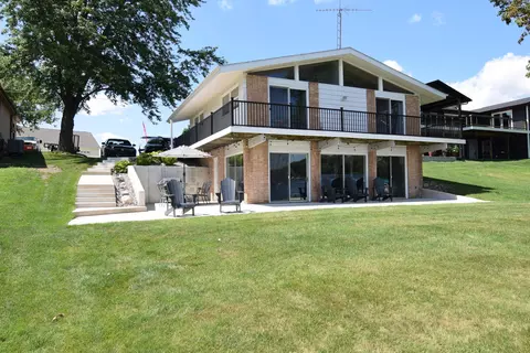 223 Lake Shore Dr, Coldwater, MI 49036