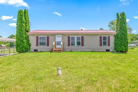 804 Clarendon Rd, Quincy, MI 49082