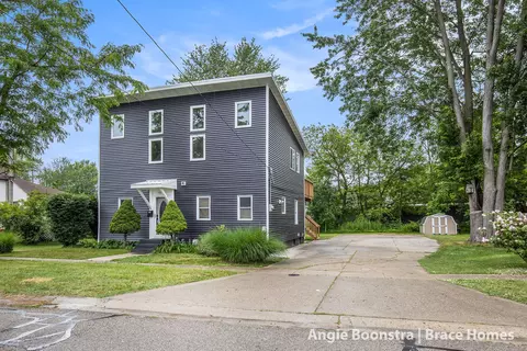 267 Center St, Coopersville, MI 49404