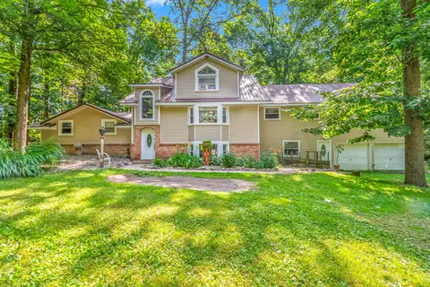 1391 Lake Wilson Rd S, Hillsdale, MI 49242