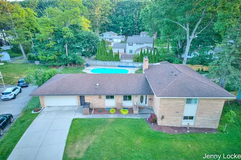 2081 Maryland Blvd, Norton Shores, MI 49441