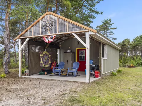 1154 Railroad Trail Trl, Beulah, MI 49617