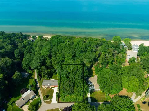 5043 Maranatha Dr, Norton Shores, MI 49441