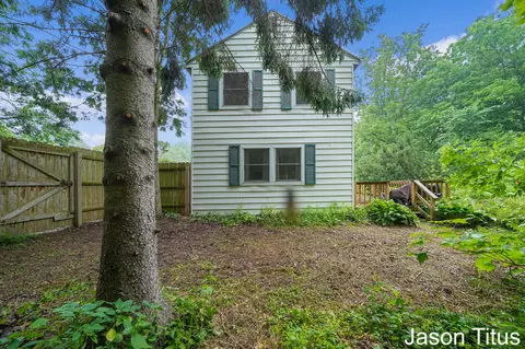 2381 Whites Bridge Rd, Lowell, MI 49331