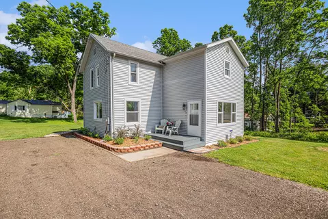 802 Clinton St, Marshall, MI 49068 photo 3