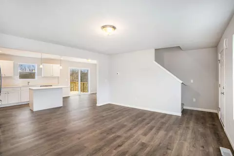 Living - 924 Forest St, Marshall, MI 49068 photo 1 of 2