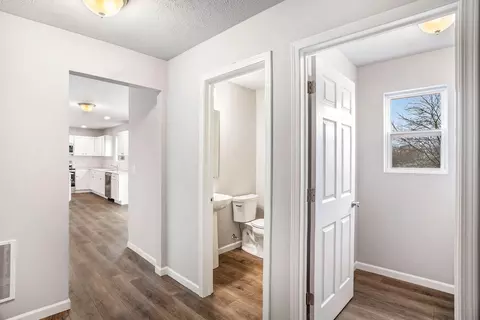 Entry Way - 924 Forest St, Marshall, MI 49068 photo 4 of 6