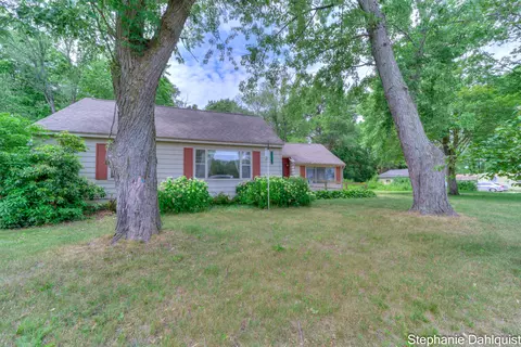1083 Morningside St, Muskegon, MI 49442