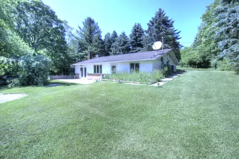 11525 W Remick Rd, Blanchard, MI 49310