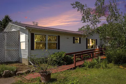 405 W Osborne Rd, Delton, MI 49046